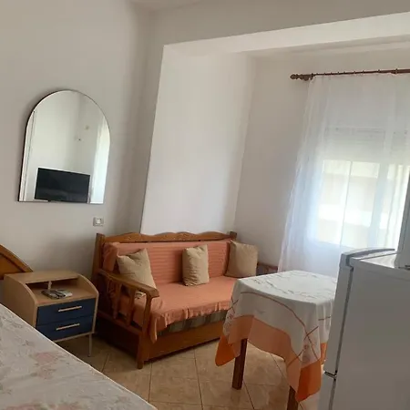 Garzoniere Grisi, Lungomare Vlorë