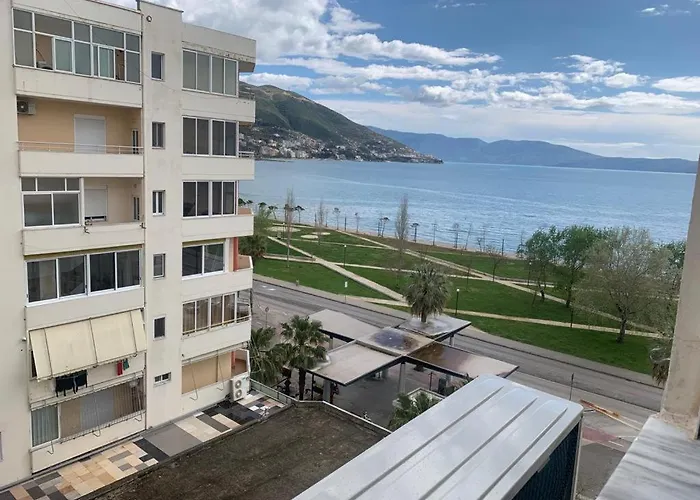 Garzoniere Grisi, Lungomare *